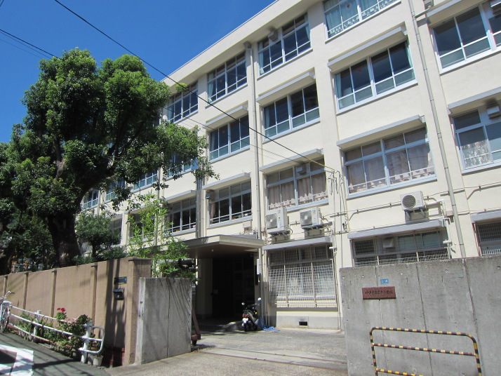 Primary school. 220m until Kobe Tatsukumo in elementary school (elementary school)