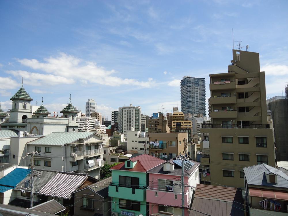 View photos from the dwelling unit. Overlooking the city of Kobe