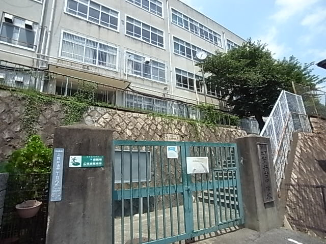 Junior high school. Tsutsui stand 400m up to junior high school (junior high school)