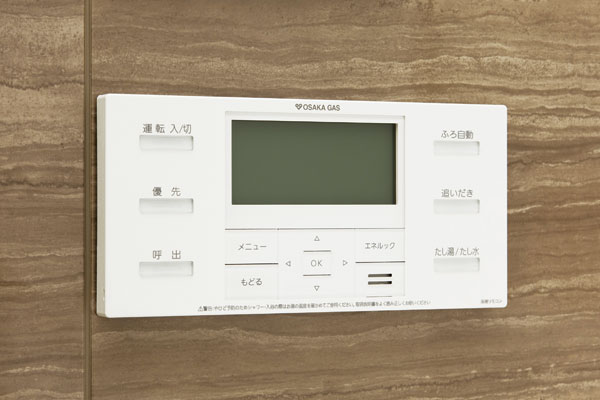 Bathing-wash room.  [Semi Otobasu remote control] Set hot water temperature ・ Hot water of course to carry out the hot water beam up, Reheating ・ Add hot water it can be operated with a single switch (same specifications)