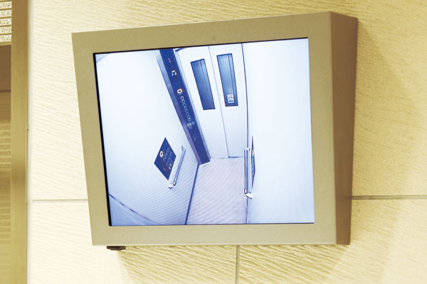 Security.  [Elevator Security Monitor] Security monitor elevator inside of the video can be confirmed has been installed in the elevator hall (same specifications)