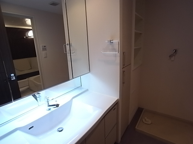 Washroom. The image is a different type of room (reference image)