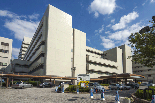 Surrounding environment. Kobe University Hospital (13 mins ・ About 1000m)