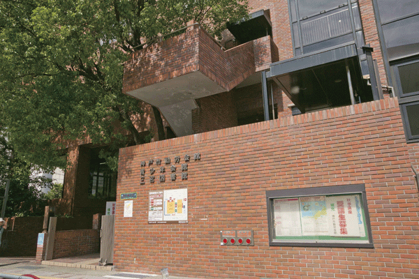 Surrounding environment. Municipal Sannomiya Library (a 12-minute walk ・ About 960m)