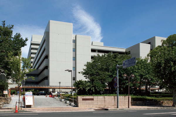 Surrounding environment. Kobe University Hospital (a 15-minute walk ・ About 1130m)