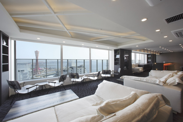 Buildings and facilities. Panoramic views of force likely to receive a hand to the Port Tower is a must-see. You will want to have at home here all day, Luxurious public spaces are available (Sky Lounge)