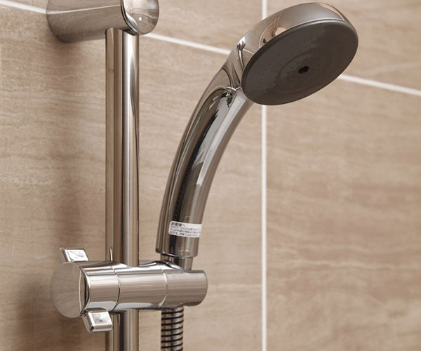Bathing-wash room.  [Slide bar shower] Slide bar shower that can adjust the position of the shower head is provided (same specifications)