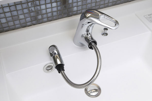 Bathing-wash room.  [Water mixing valves] Easy single lever type water temperature adjustment. Withdrawal of the hose is also available (same specifications)