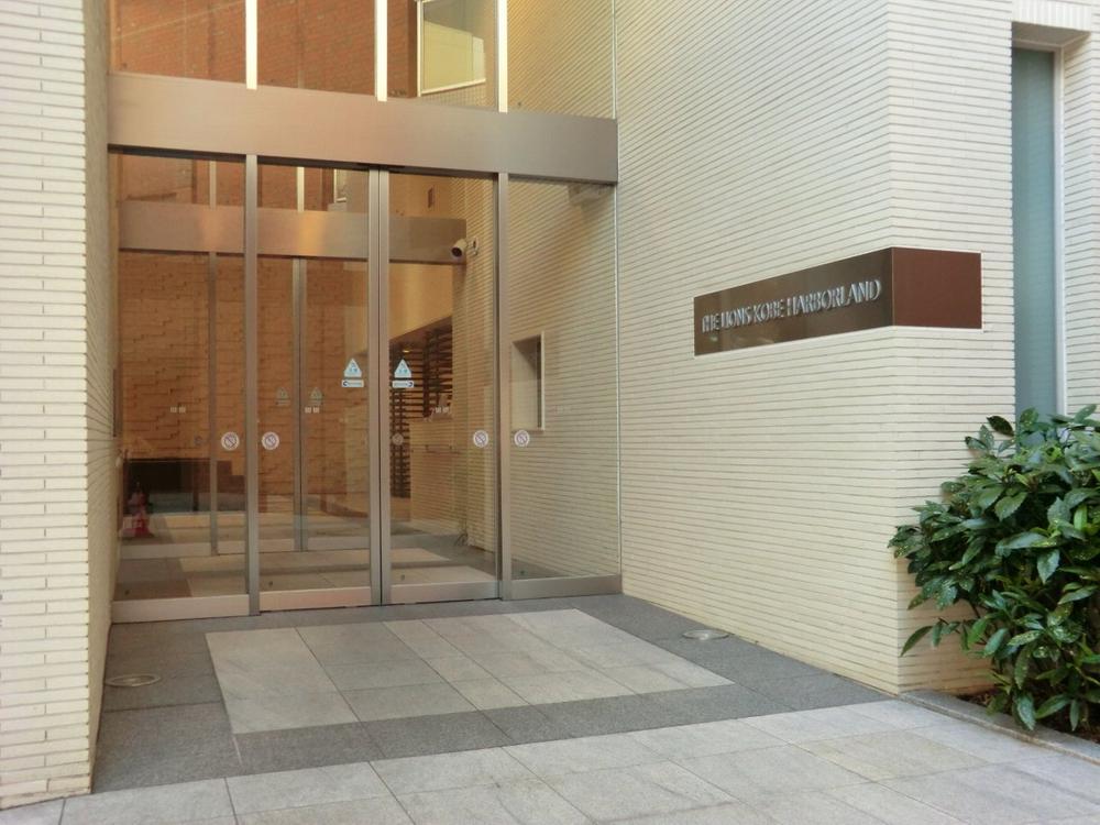 Entrance. Common areas