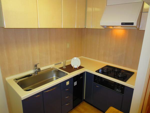 Kitchen. L-shaped kitchen adopted.  Benefits cuisine of is likely to.