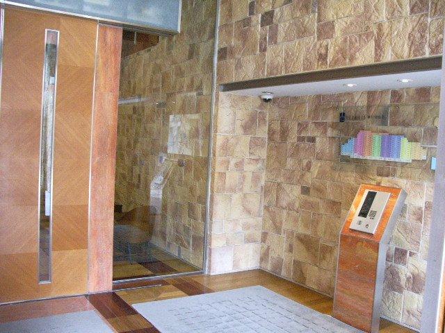Entrance. Common areas