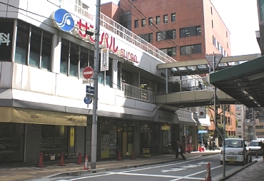 Shopping centre. Sanparu until the (shopping center) 230m