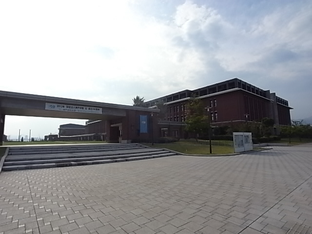 University ・ Junior college. Kobe Gakuin University Port Island campus (University ・ 3500m up to junior college)