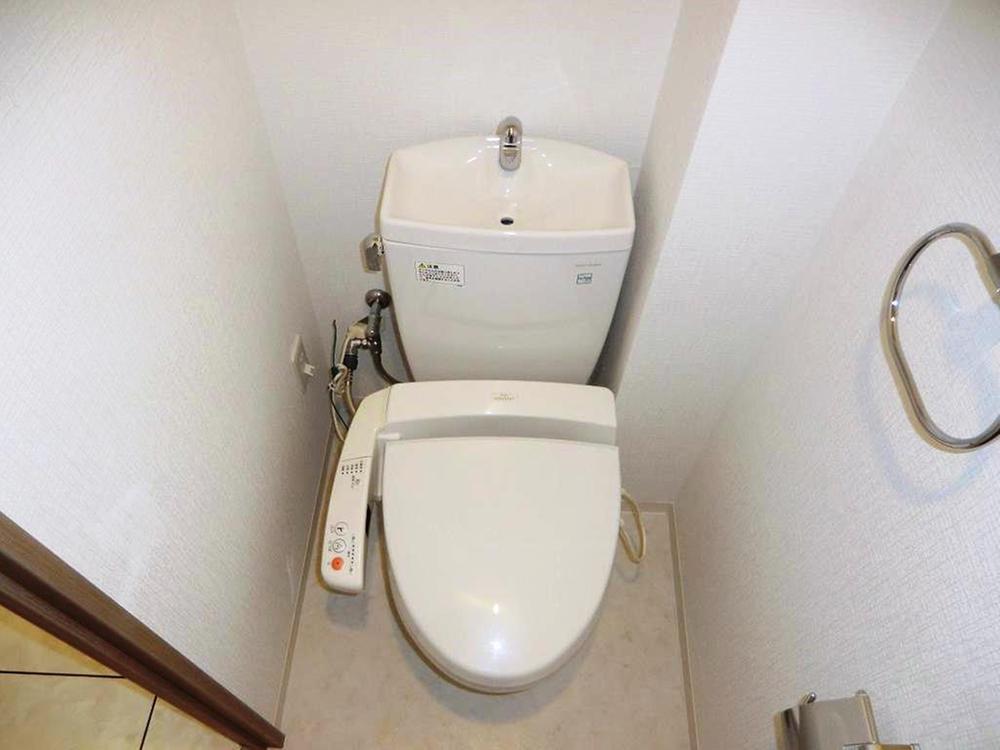 Toilet. Louis Chatelet Kobe Port Island toilet