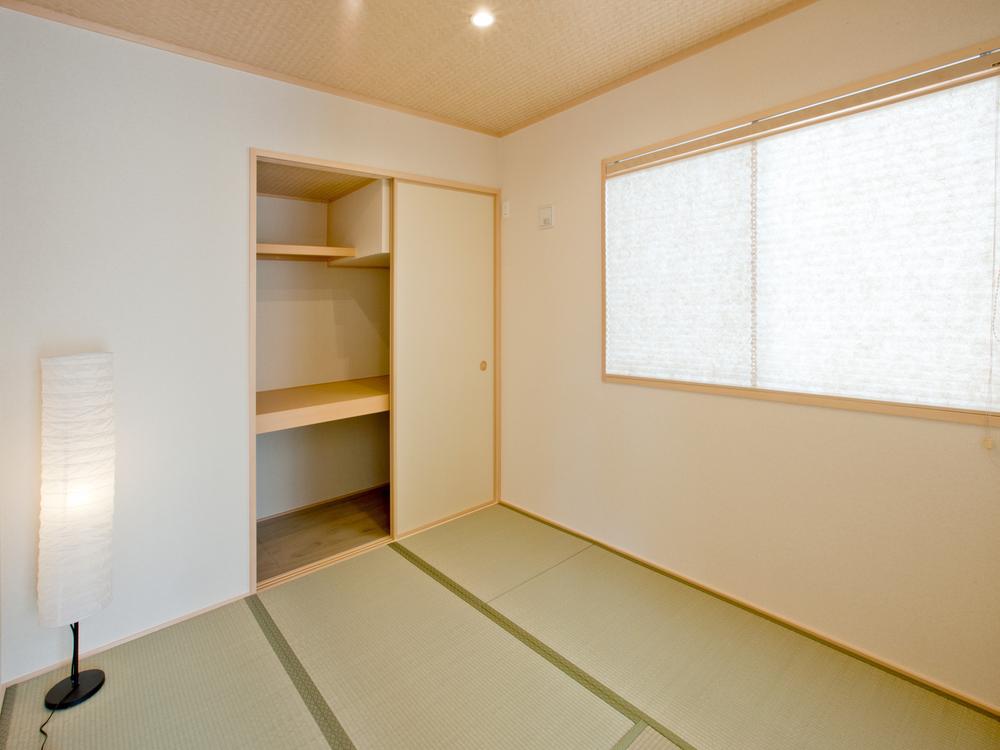 Non-living room. Japanese-style room  There is of course also a closet. 