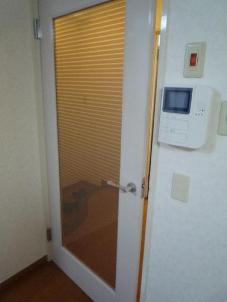 Other Equipment. Living door