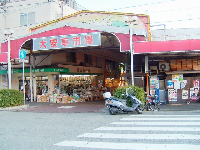 Supermarket. 650m to business super Daan Tei store (Super)