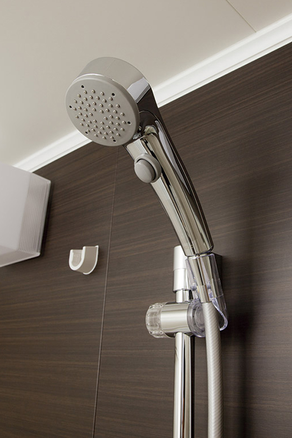 Bathing-wash room.  [Slide bar shower head] Frequently it can be waterproof in the button of the shower head. Also freely changed by the slide bar height (same specifications)