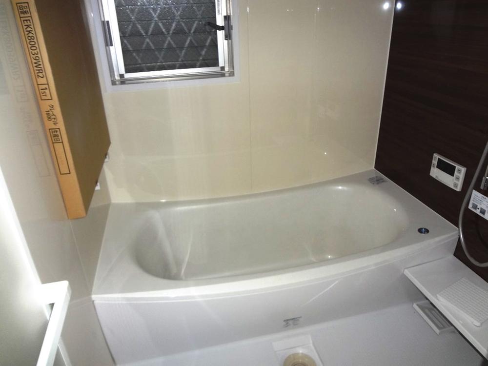 Bathroom. Large Nippon Express 6-chome, newly built single-family bathroom