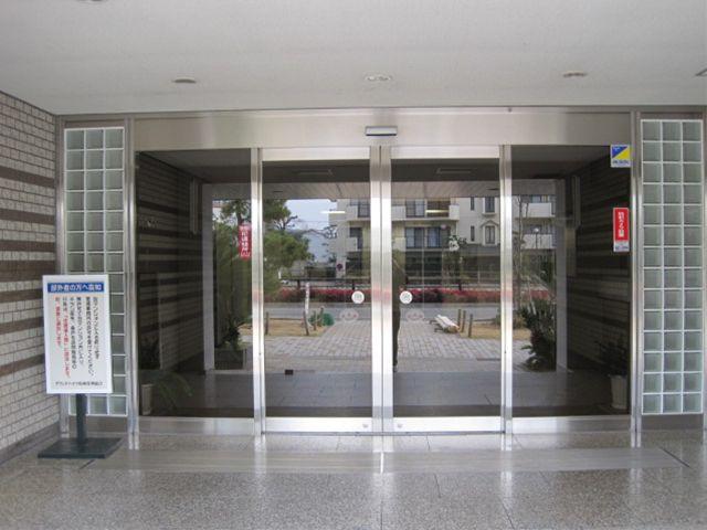 Entrance. Front door