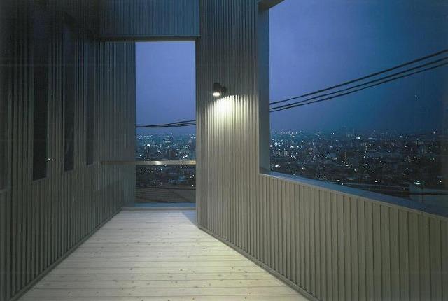 Balcony. There view overlooking the city of Kobe Night view can be enjoyed from the living room