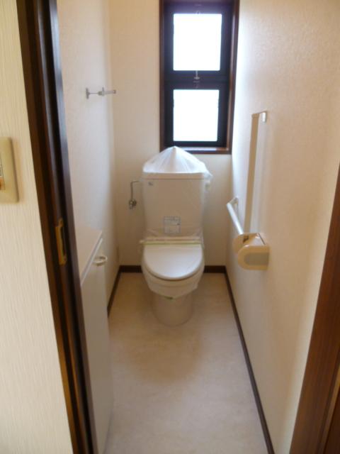 Toilet. Second floor: toilet