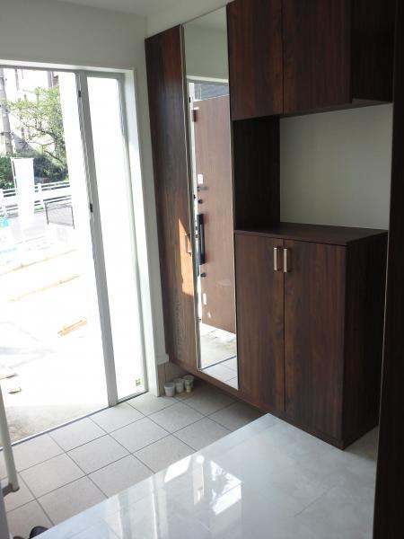 Entrance. It is a shoe box of a wide entrance and a large capacity with a sense of openness! 