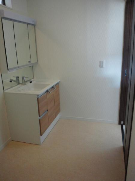 Wash basin, toilet. I'm very spacious also wash room! 