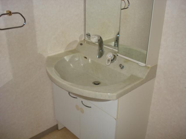 Wash basin, toilet. Indoor (10 May 2013) Shooting