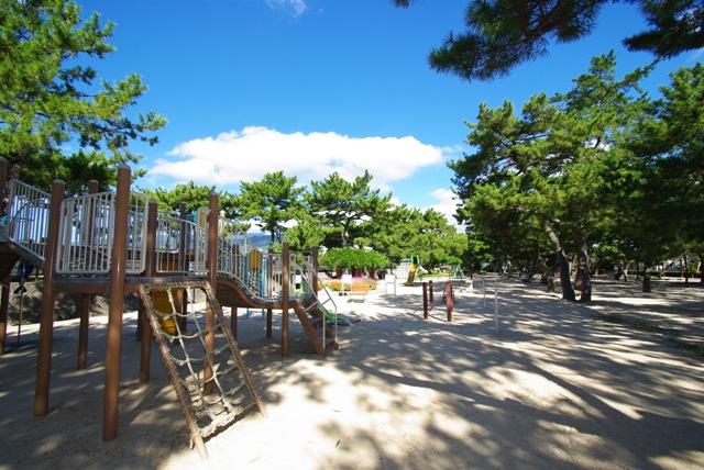 park. Even in small children, Ashiyagawa park is nearby. 