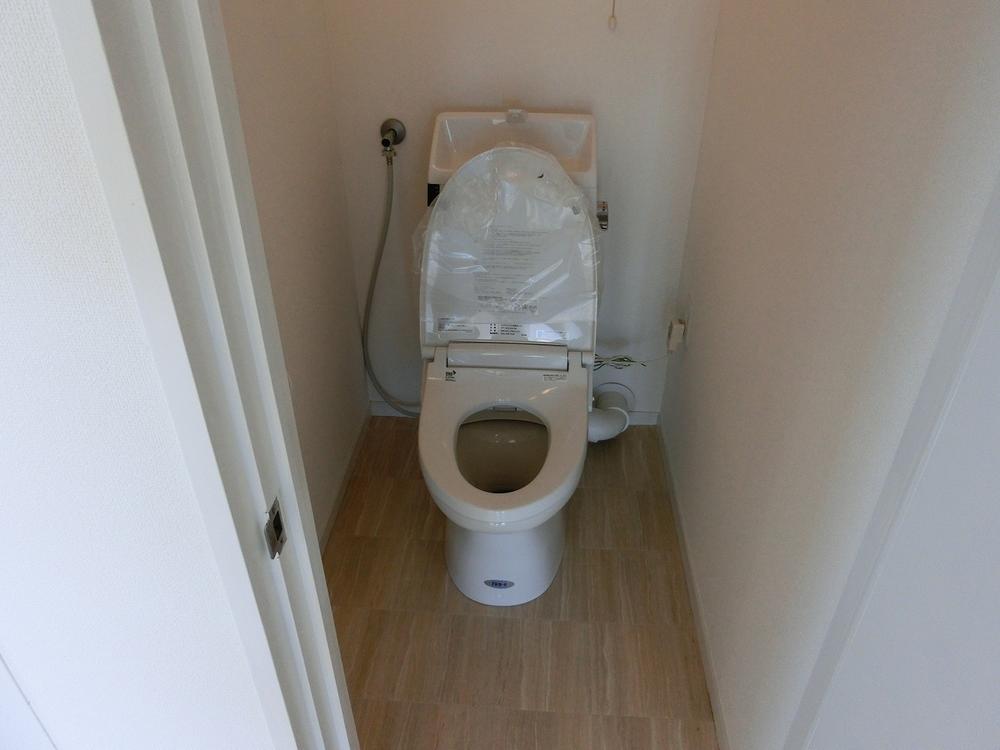 Toilet. Indoor (10 May 2013) Shooting