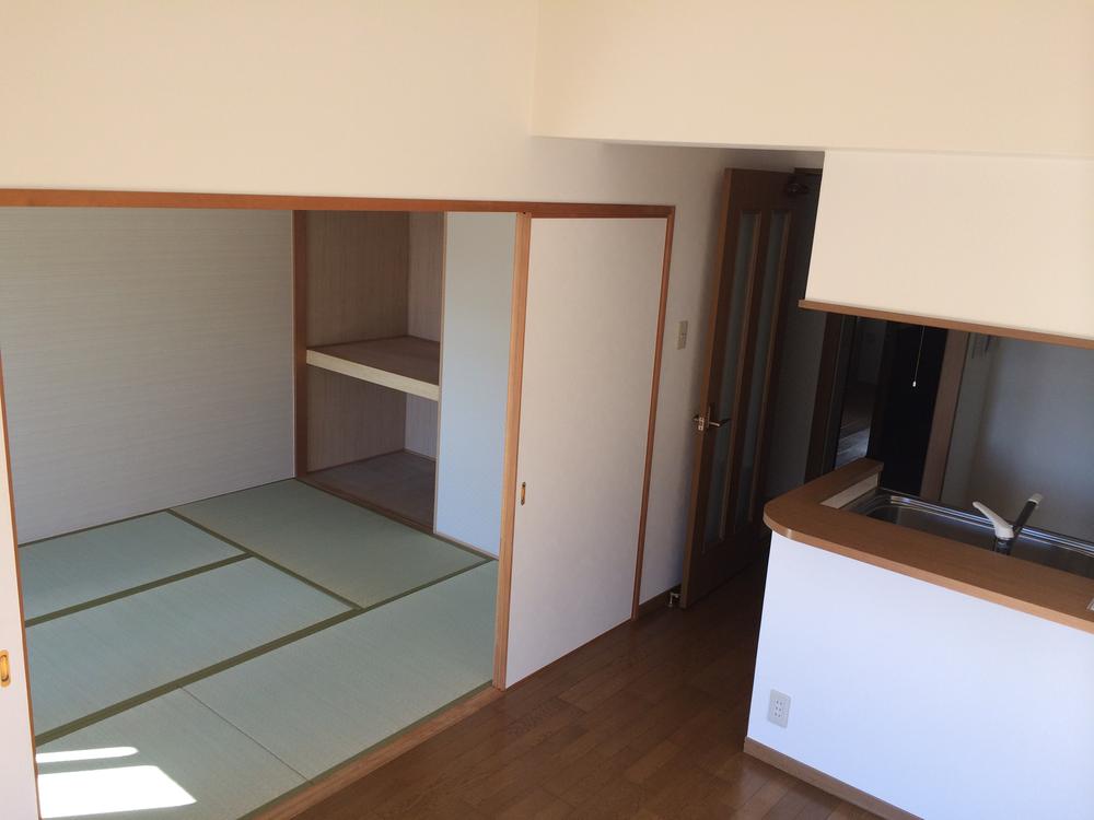 Other introspection. Living next to Japanese-style room