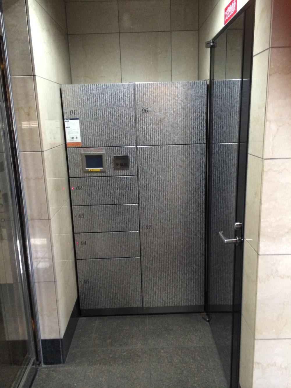 Other common areas. Entrance of the delivery box