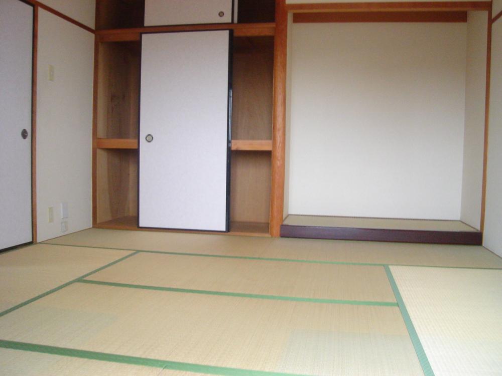 Other room space. Day good Japanese-style room