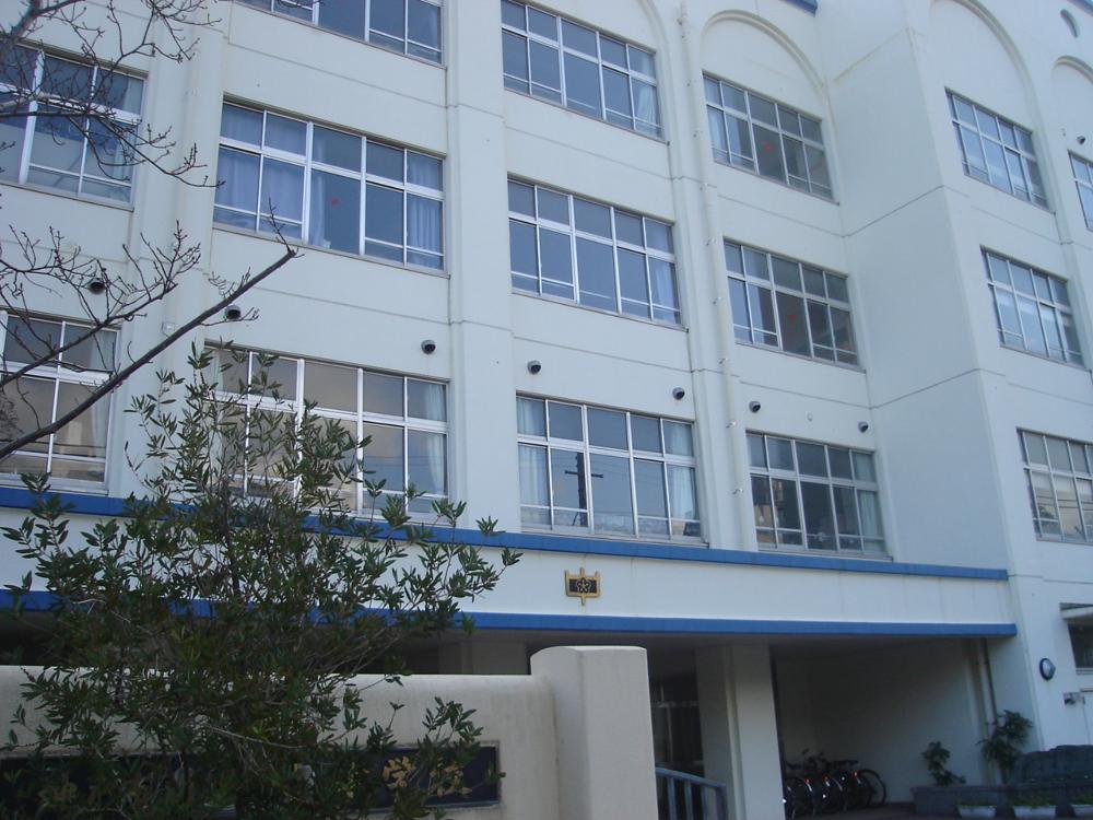 Junior high school. 464m to Kobe Municipal Motoyama junior high school (junior high school)