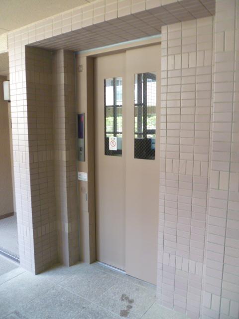Other common areas. Common area (elevator)