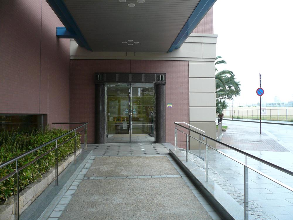 Entrance. Common areas