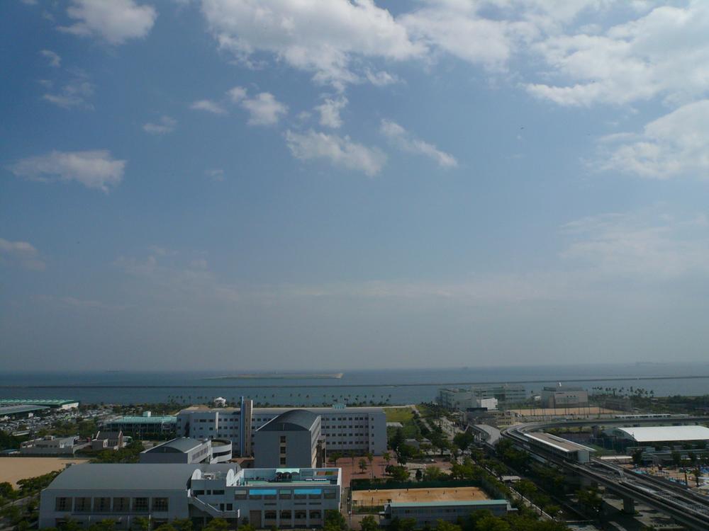 View photos from the dwelling unit. View from the balcony (August 2013) Shooting