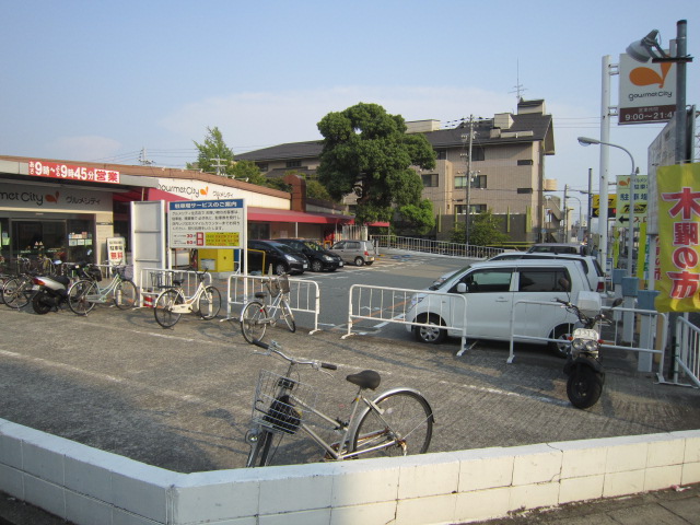 Supermarket. 726m to Daiei Gourmet City Sumiyoshi store (Super)