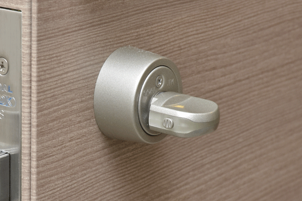 Security.  [Resistance thumb turn turning performance] To the modus operandi of rotating the knob of the door inside (thumb), Supported by the thumb push and turn type (same specifications)