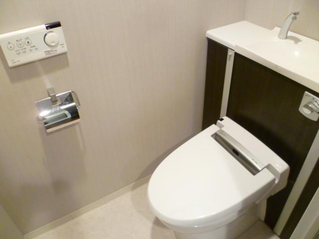 Toilet.  ■ Hand wash with Washlet toilet