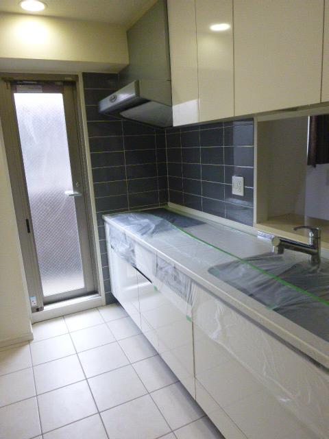 Kitchen.  ■ With mini balcony system Kitchen