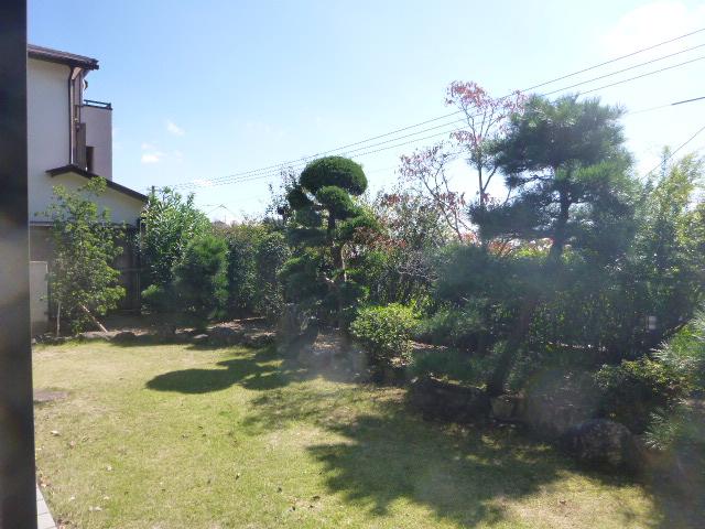 Garden.  ■ You can enjoy gardening in the south of the garden!