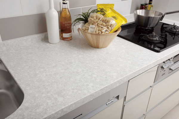 Kitchen.  [Top board] The top plate of the kitchen, Was re-processed crushed natural stone, Quartz stone with excellent durability has been adopted (same specifications)