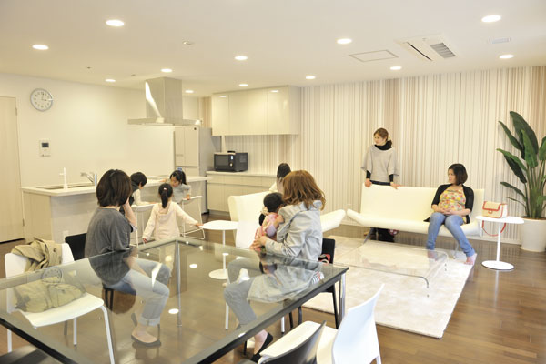 Shared facilities.  [Party Room] Equipped with a kitchen, "party room" can also be enjoyed in the adult number