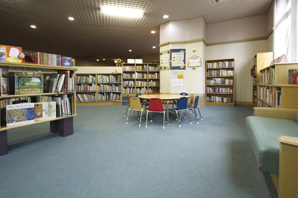 Surrounding environment. RIC community library (a 4-minute walk ・ About 270m)