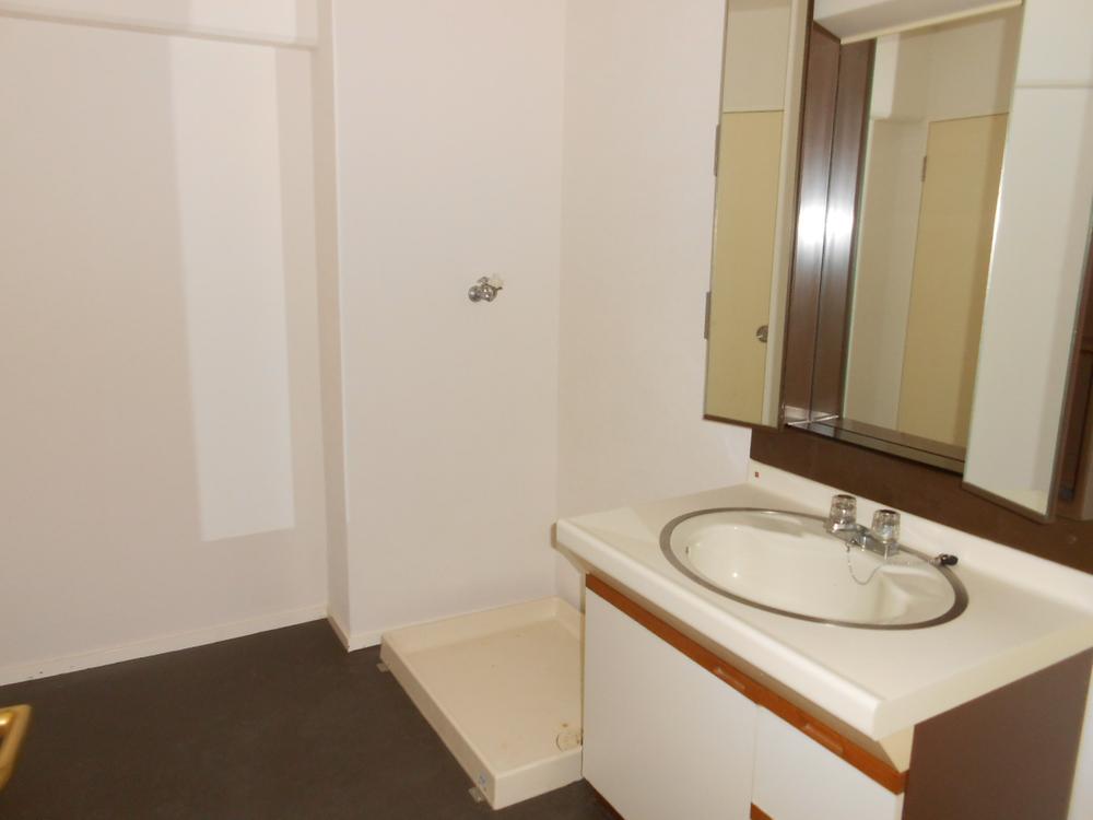 Wash basin, toilet. Indoor (September 2013) Shooting