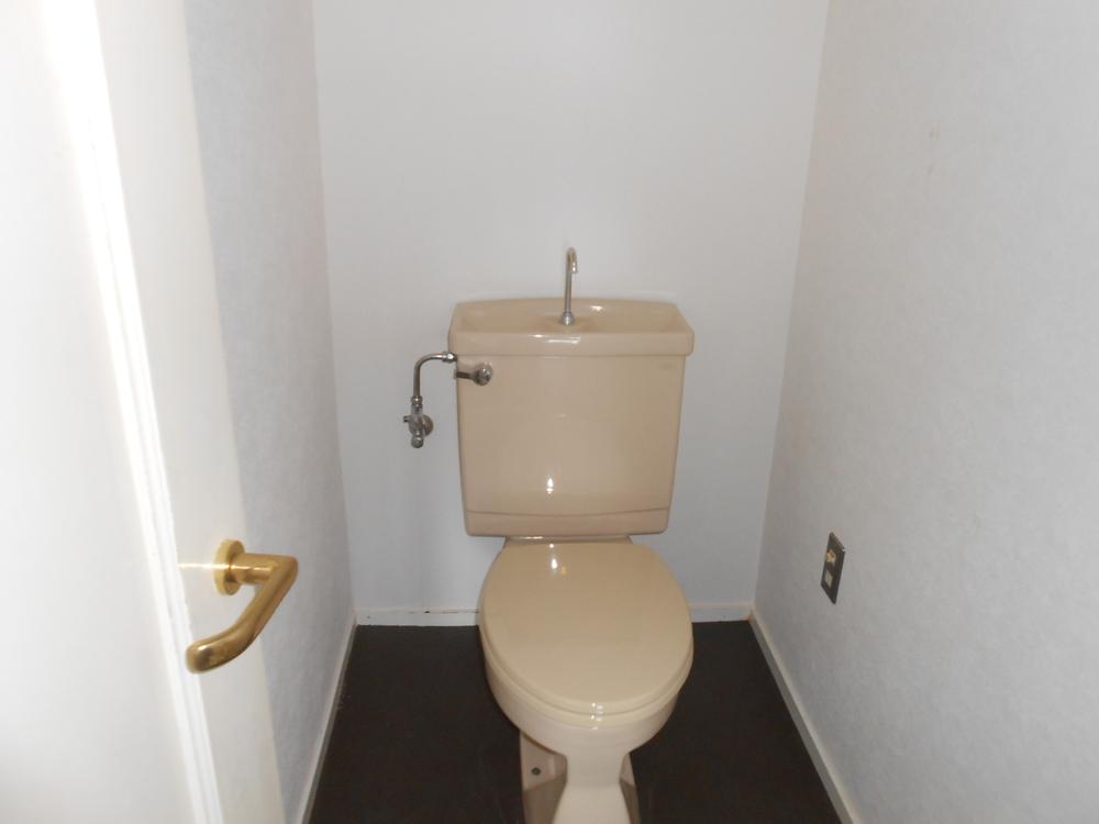 Toilet. Indoor (September 2013) Shooting
