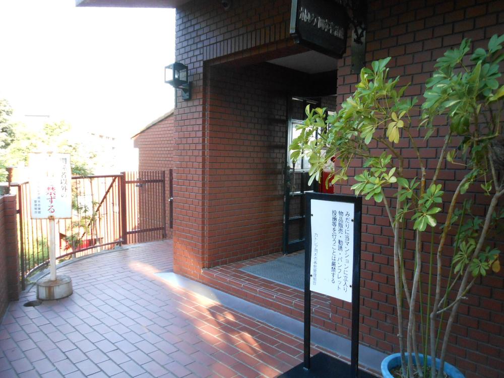 Entrance. Common areas
