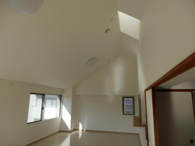 Living. Interior ・ Gradient ceiling (12 May 2013) Shooting